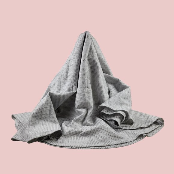 Rachel Ashwell Tablecloth Round White Metallic Silver Stars Holiday Chic 66" Dia - Picture 3 of 7